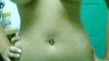 Tio llama a una prostituta en el teléfono y se zoofilia petardas la folla en el cuarto de baño en analchik
