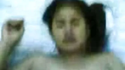 El marido rápidamente lamió su coño con su lengua y la llevó a su petasdas polla dura en la entrepierna, que trajo la muñeca hasta el orgasmo