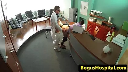 Madura de coño peludo satisface a sí petardas videos en 3gp misma