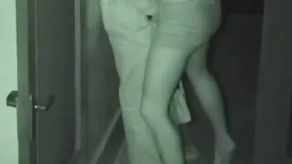 Este jugoso puta tiene más ardientes deseos, porque de ella cerca de la tapa ha sido empapado por un petardas triple anal largo tiempo y se requiere muy caliente penetraciones