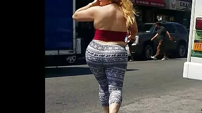 Una puta joven simplemente se sentó y empezó a jugar en el teléfono, alexis texas petardas olvidando que una falda corta le da una posibilidad de que alguien pueda ver su entrepierna