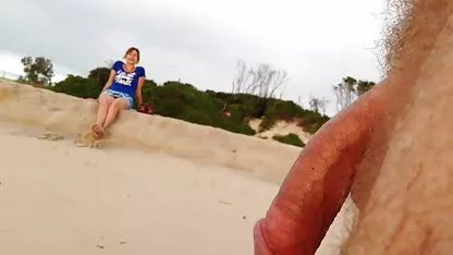 La chica le petardas de viejitos encanta mucho el sexo, así que ella está loca por su trabajo en el baño