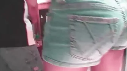 Él está durmiendo dulcemente, pero esto no impide a un profesional de la puta de llevar a cabo su plan. las petardas argentinas
