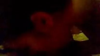 Morena en videos de petardas colombianas pantalones cortos chupa una polla a la perfección