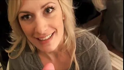Tener irrumpieron en el vestuario de las mujeres, preocupado tipo eligió el más lindo de la muchacha, tirado en videos petardas hd un rincón tranquilo y ataron. El villano masturbado chica vibrador, luego se la follan en un banco de madera