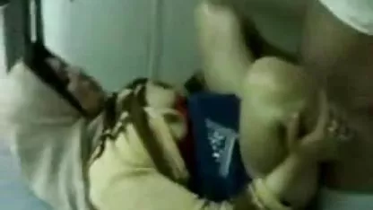 Rubia caliente con una serpiente en su cuello descargar videos d petardas anhela doble penetración