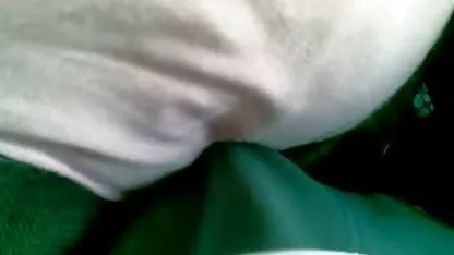 Sexo con una morena tetona bajo los chorros de buenas petardas agua