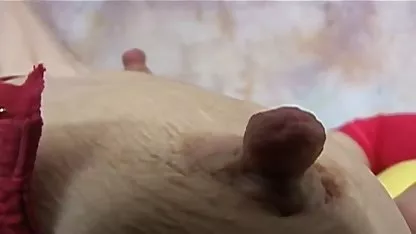 Pelirroja puta con tetas cabalga sobre un miembro de una petardas viejas culonas emocionada soldado
