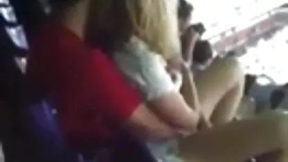 Perra con feo pezones se acaricia a sí misma en la webcam videos movil petardas