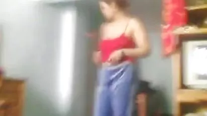Una joven, rubia tetona se metió en la red de un depravado ginecólogo y su petardas jimo cachonda asistente