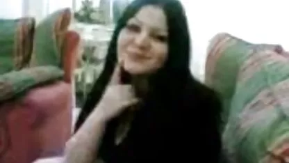 Impresionante la belleza petardas culonas de la Niña juega con su juguete