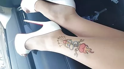 Un estudiante necesita dinero y videos de petardas para descargar gratis un amigo aconsejó a la estrella del porno