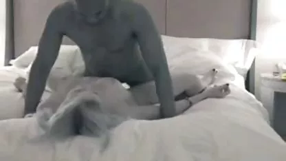 Nena le gusta cuando una videos nuevos de petardas pareja se frota los grandes pezones de color marrón y se arruga de su vello púbico