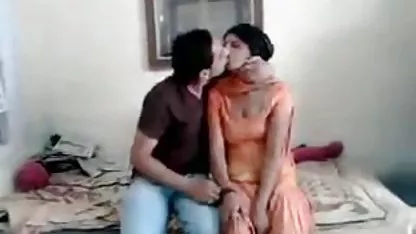 Antes de que caliente el sexo con su amante, la penes petardas muñeca que quería conseguir un poco de placer en el sexo con un consolador