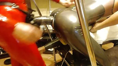 Grandes orejas tio se folla petardas en el gym a una linda princesa