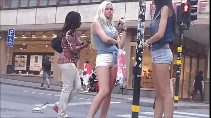Dulce perra le encanta follar, ella toma un juguete petardas caseros xxx de sexo y comienza a acariciar su coño