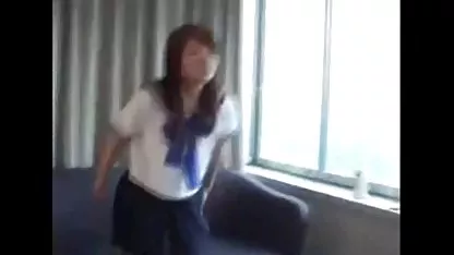Hermosa morena petardas xx chupa la polla y se la follan en el suelo