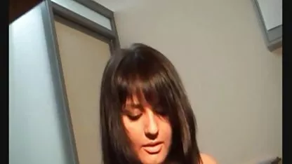 La polla de petardas perdiendo la virginidad grasa caminó a través de todos los agujeros de la rubia