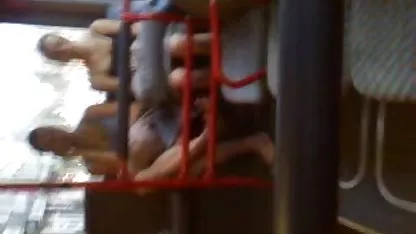 Dulces labios acariciar el largo plazo, y las piernas abiertas de par en par, para que el macho puede ir petardas hd gordas más profundo en él