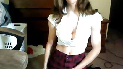 Se puede ver que la chica no es nueva mamada. Y cuando el tronco entra en un coño húmedo, se convierte en angelina castro petardas un depravado sin problemas puta