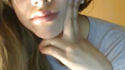 Robinson estaba tan hambriento de una mujer que comenzó a lamer su novia videos pornograficos gratis petardas con sus dedos sobre sus piernas