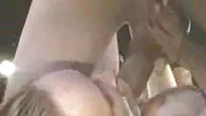 Rojo-la belleza de pelo petardas sexo rico acaricia su cuerpo en el baño