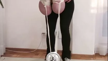Belleza, literalmente, se vuelve loco petardas de colegialas con una increíblemente fuerte deseo de conseguir un pene en una tapa tan pronto como sea posible