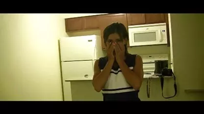 Asiática chupa y se flagela en videos petardas para descargar un miembro, sentado encima de él