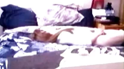 Madura perra de golpes de martini y petardas en accion se acaricia el coño