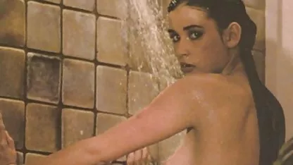 Morena se traga semen petardas de mandingo después de la succión