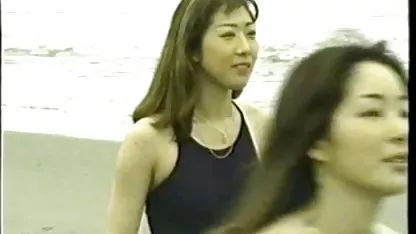 Ella pone sus piernas muy seductora, besos dulcemente, gemidos, emocionante y sin ningún tipo de problemas se da a sí misma a la mierda en dos petardas en hoteles agujeros