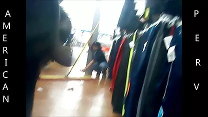 Un chorro de su orina golpea una fuente de su coño en la parte de atrás de la silla y fluye hacia abajo en la silla, donde un charco formas. Luego ella se sienta en ella, y nos muestran de la siguiente manera en xxx videos gratis petardas que su culo se moja