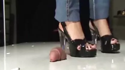 Chico se la follan a una rubia entre las tetas anime petardas
