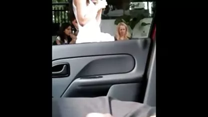 Pelirroja, nena gordita se folla con su amante en petardas con pollones el coche