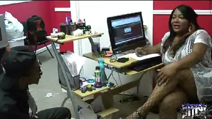 Morena juega con petardasespañolas su gatito correctamente