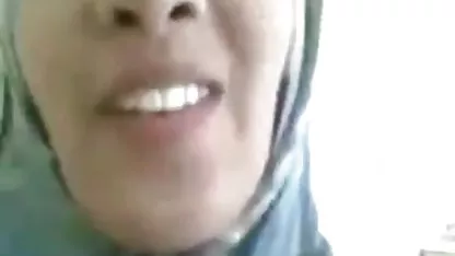 El joven, juguetón hermana de su esposa decidieron divertirse un poco y hacer una broma, y ella se petardas web movil subió a su ropa interior y comenzó a acariciar su polla con su depravada, lujuriosos labios