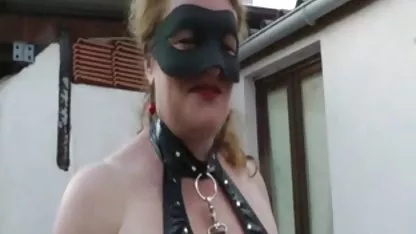 Follada por un descargar petardas joven morena en los pantalones
